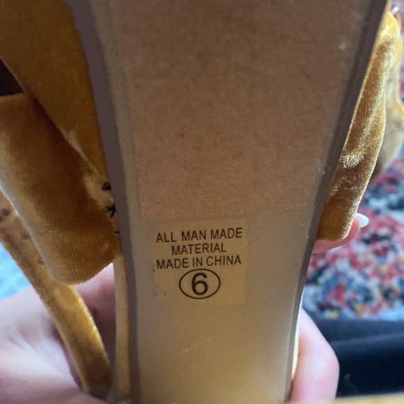 Charlotte Ruse yellow velvet platform - Picture 6 of 7